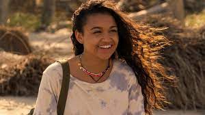 Madison bailey's character in 'outer banks' falls into a love triangle. The Real Reason Kiara From Outer Banks Looks So Familiar