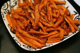 An Easy Recipe For Making Tasty Homemade Sweet Potato Fries Seasoned With Paprika And Ci Sweet Potato Recipes Fries Sweet Potato Fries Sweet Potato Fries Baked