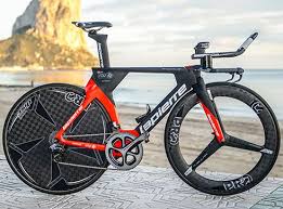 Il faudra maintenir la garde et continuer à respecter les restrictions. Resultat De Recherche D Images Pour Course Contre La Montre Velo Trial Bike Triathlon Bike Bicycle Race