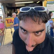 Daniel Sella's Instagram, Twitter & Facebook