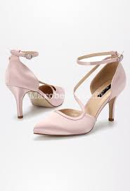 Notre collection d'escarpins de mariage et de chaussures de mariage blanches ou ivoire pour femme fera de vous la mieux sapée du jour. Escarpins Mariage Brides Bout Pointu