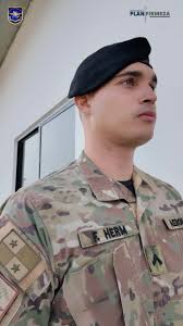 El Mayor Rex López, piloto del #ComandoAéreo 🚁, brindó declaraciones a  @treporta, @rpc_radio y @radiopanama sobre la labor conjunta, por segundo  día consecutivo, con la @fuerzaaereacol en labores de extinción de fuego