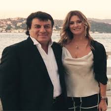 Sorusunun yanıtı gündemde en çok araştırılanlar arasında yer alıyor. Coskun Sabah Ailesi Kim Biyografi Sitesi
