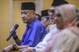 Numele abdul aziz este un patronimic , iar persoana ar trebui să fie menționată cu numele dat , mohamed nazri. Report After Purported Gag Order Over Remarks On Umno President Nazri Tells Ahmad Maslan To Go To Hell Malaysia Malay Mail