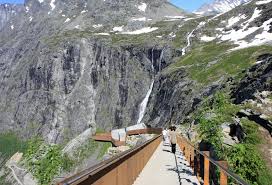 Die trollstigen ist norwegens wohl bekannteste straße, beliebt bei touristen ob mit rad, dem auto oder auch dem großen bus. Reiseberichte Bilder Und News Aus Norwegen Und Island