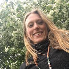 Sara Mandel's Instagram, Twitter & Facebook