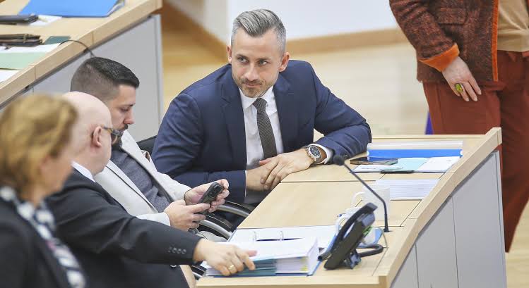„System Siegmund“: Wie sich AfD-Abgeordnete Jobs im eigenen Umfeld sichern