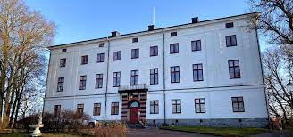 There is a castle restaurant with varying opening days. En Natt Helt Ensamma Pa Husby Sateri Lite Mera Rosa Reseblogg