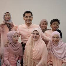 Ibu dato alif syukri kecewa, mengejutkan aliff syukri nak saman mak dia sendiri sebab dimalukan di instagram, alif syukri air mata darah, mak nasihat sampai nak menagis dato alif syukri nak saman pula, dato sri aliff syukri cuba bahagia official music video, cukuplah syukri jaga maruah mak ini. Dulu Susah Mak Sibuk Niaga Abang Jaga Dia Dari Lahir Sampai Besar Ds Aliff Syukri Ada Adik Lelaki Yang Ramai Tak Tahu Keluarga