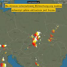 Jednym z najpopularniejszych miejsc, gdzie można sprawdzić dane burzowe jest serwis blitzortung.org.to światowa, społecznościowa sieć pokazująca w czasie rzeczywistym. Na Stronie Internetowej Blitzortung Org Mozna Zobaczyc Gdzie Aktualnie Jest