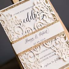 Edle Einladungs Laserschnitt Karten In Gold Glimmerpapier Mit Banderole Erhaltlich Unter Www Akhof Karte Hochzeit Hochzeitseinladung Hochzeitskarten