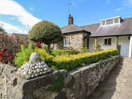 If you would like to get away from the hustle and bustle of the city and spend some time in the countryside, then these self catering holiday cottages are for you. Country Cottages Wales Welsh Country Cottage Holiday Rentals