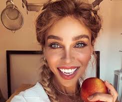 L'attrice vittoria schisano, racconta la sua particolare storia, il suo percorso verso il cambio di sesso. Donato Fidanzato Di Vittoria Schisano Lui Non Sapeva Niente