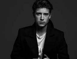 He collaborated with fellow rapper ronnie flex to produce the number one single drank & drugs and the number one album wop!. Lil Kleine Boeken Of Inhuren Easybookings
