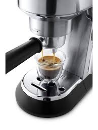 It also tips the scales at a mere 7 pounds, 2 ounces. Delonghi Dedica Pump Machine Silver Very Co Uk
