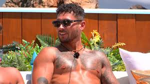 First look: The PDA's cause tension between Georgia S and Callum