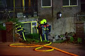 Drieduizend varkens in een naastgelegen stal konden worden gered. Grote Brand In Voormalig Hotel Nederweert 112brabant