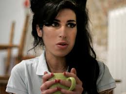 Weil sie noch so jung ist. Doku Uber Amy Winehouse Der Offizielle Trailer Zeitjung
