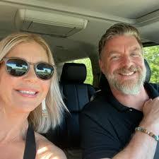 Amy Buswell's Instagram, Twitter & Facebook