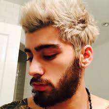 Blonde Wuschelmahne Zayn Malik Hat Sich Die Haare Gefarbt Zayn Malik Haare Haarschnitt Gebleichtes Haar