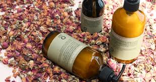 Acting as both a styling and finishing product, it has become as vital there are a couple of different ways you can use a hair serum, with the most common being either on damp hair after washing or at the end of styling. Blow Me Away Organic Salon Headspa