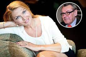 Let byla partnerkou zpěváka karla gotta když se s ním rozešla, odjela za svou sestrou simonou do usa. Martina Formanova Karel Gott Se S Ivanou Opravdu Zmenil Pro Zeny Blesk Cz
