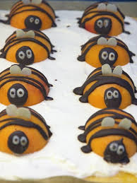 Bienenkuchen Saftiger Kuchen Mit Aprikosenbienen Bayern 1 Radio Br De