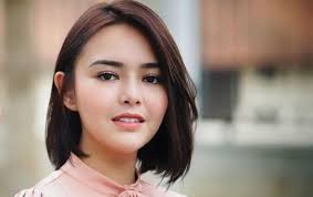 Sebelumnya, kabar amanda manopo telah menikah diusia 18 tahun mencuat saat ia keceplosan mengaku kalau sudah menikah. Mengejutkan Amanda Manopo Mengaku Pernah Menikah Di Usia 18 Tahun