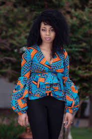 Voir plus d'idées sur le thème mode africaine, tenue africaine, robe africaine. Nonye African Top By Nomosecouture On Etsy Https Www Etsy Com Listing 548944639 Nonye A African Print Tops African Fashion Modern African Print Dress Designs