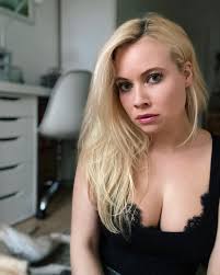 Freitagabend und kein Bier im Haus…. 😱🍻 April April 🤣🤣 Cheers & happy  weekend 😍🍻 ———————————————————— #wiekonntedaspassieren #bierliebe  #mussnochmallos😅 #lingerie #scaryface #aprilscherz #aprilapril #verarscht  #curvygirl #beerstagram