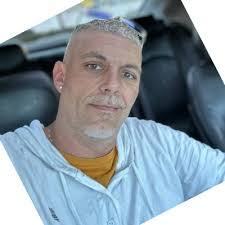 Edwin Dones's Instagram, Twitter & Facebook