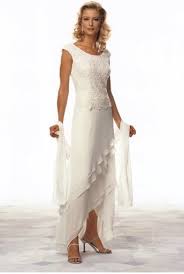 Casual Wedding Dresses For Older Brides When The Princess Style Is Not Your Own Taste Consider A Simple D Mother Of Groom Dresses Mothers Dresses Groom Dress