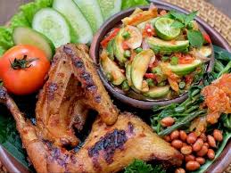 Memang sih proses pembuatan ayam bakar taliwang khas lombok ini butuh tenaga extra dan butuh waktu yang sedikit lama dibanding saat memesan di restauran. Menikmati Ayam Taliwang Di Wisata Kuliner Lombok Indozone Id
