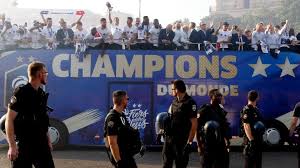 8,597 likes · 385 talking about this · 801 were here. Affaire Benalla Alexandre Benalla Aurait Fait Accelerer Le Bus Des Bleus Sur Les Champs Elysees