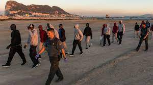 The migrants want to join england whatever the cost. Les Migrants De Gibraltar L Express
