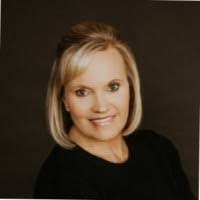 Amber Oberlander's Instagram, Twitter & Facebook