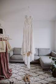 Aber es gibt noch eine menge andere optionen, diese hochzeitstradition auszuleben und die diverse accessoires in das hochzeitsoutfit einzubauen. Brautkleid Gebraucht Kaufen Designer Brautkleid Gunstig Kaufen Hochzeit Tipps