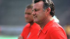 Go out fighting! How Norm Van Brocklin offered to fight reporters before he  got fired