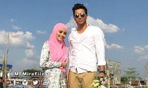 Sepanjang penglibatan dalam dunia hiburan malaysia, mira filzah tidak terlepas dari gosip cinta dan seringkali dikaitkan dengan. Saya Tidak Ada Hubungan Dengan Fattah Amin