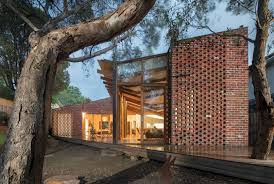 Old Be Al A Classic Single Story Home In Melbourne S Inner East Clinker Brick House Modern Brick House Brick Exterior House