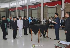 Pejabat daerah dan tanah kinta. Lantik 144 Pejabat Bupati Kampar Tegaskan Tak Suka Pegawai Yang Berfoya Foya Cakaplah Berpikir Berbuat Bercakap