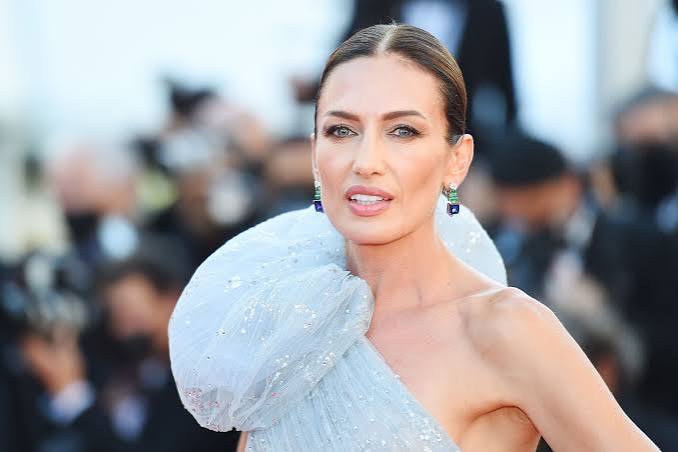 Nieves Álvarez se viste de Cenicienta moderna en Cannes (y está deslumbrante) | Vanity Fair