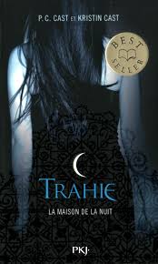 P C Cast Et Kristin La Maison De La Nuit Trahie Tome 2 La Maison De La Nuit Nuit Maison