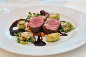 Muritz Lamm Mit Feinen Bohnchen Kichererbsengemuse Gnocchi Und Thymianjus Lebensmittel Essen Rezepte Haus Am See