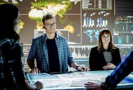 She is known for portraying nell jones on ncis: Ncis La S Renee Felice Smith Teases Episode 200 S Nell Reveal Hetty Vs Tiger Plus Secrets From The Set