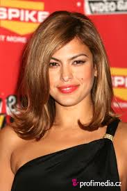 Eva's hair looks so soft and silky with a flattering cut of long layers that reflect light off the gold tones creating. Eva Mendes Hairstyle Easyhairstyler