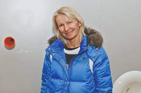 She was a successful tennis singles and doubles player during a twelve year career (1987 to 1999). Was Macht Eigentlich Jana Novotna Tennis Magazin