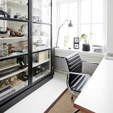 Choosing the best display case for you really comes down to what you will be using the cabinet for and where it will be placed. Curio Cabinet Comeback Display Cases In Modern Rooms Apartment Therapy