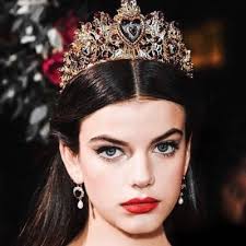 Cathy Hale (@lightdarkenesss)