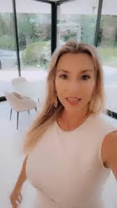 Julie Copp's Instagram, Twitter & Facebook